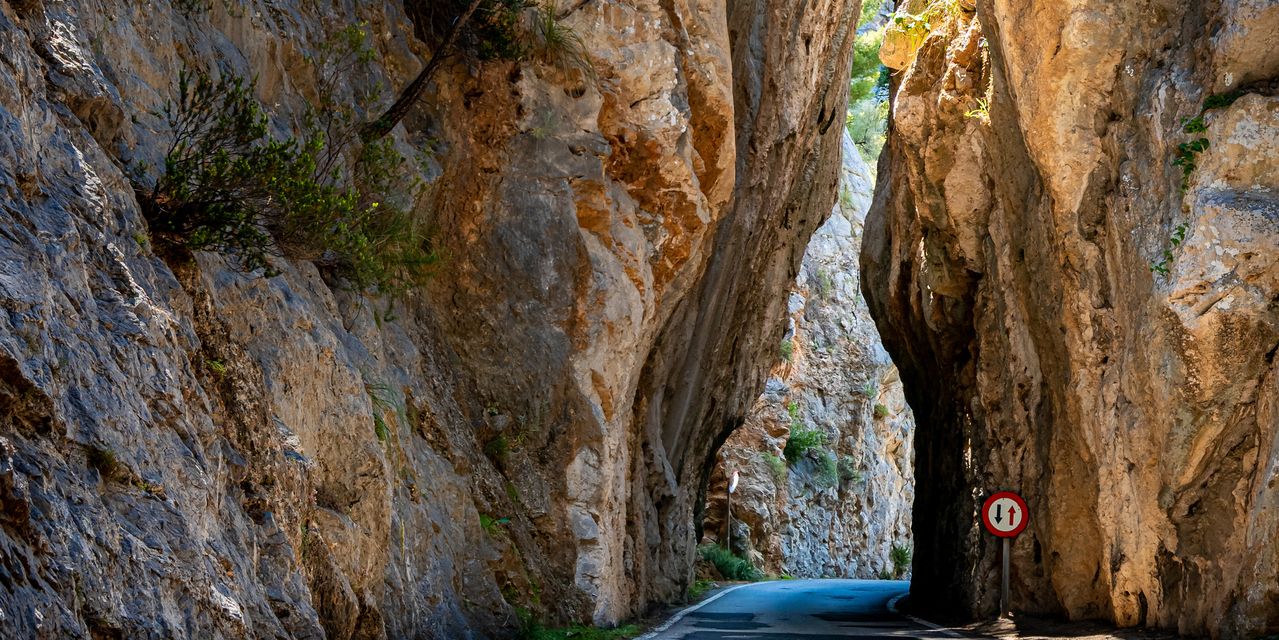 Featured image for JPMorgan's Appeal Grows for Long-Term Investors