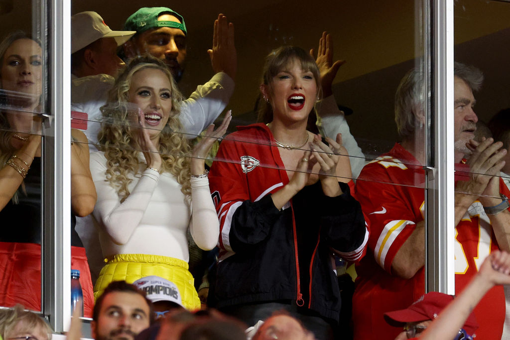 "Brittany Mahomes Stuns in White Knee-High Boots and Yellow Miniskirt at Chiefs-Broncos Game Alongside Taylor Swift"