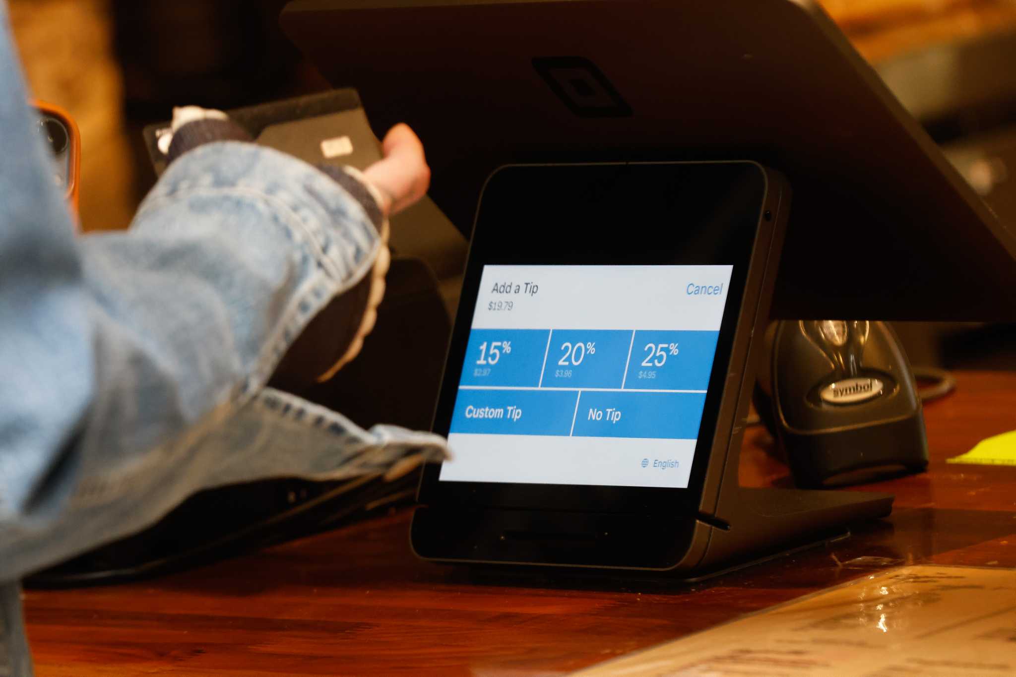 Featured image for The Impact of Digital Screens on Tipping Behavior.