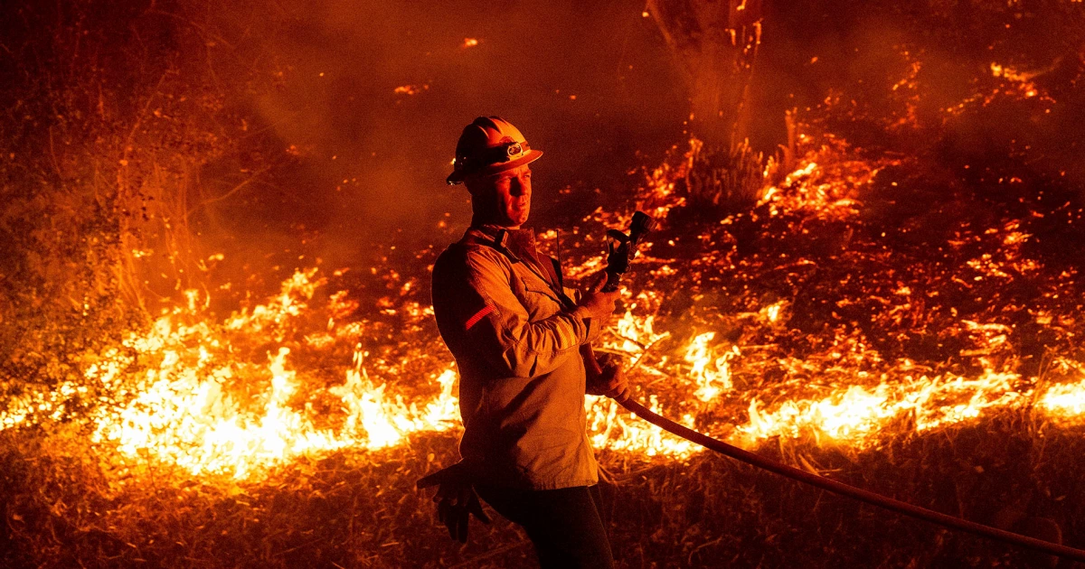 Mountain Fire Rages in Southern California, Threatens Thousands of Homes
