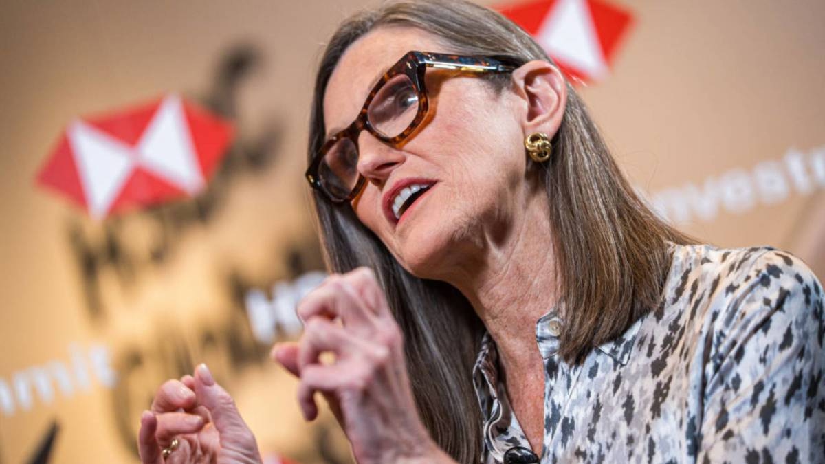 Featured image for Cathie Wood Adjusts Portfolio, Sells AI Stocks and Buys Alibaba and Fintech Shares