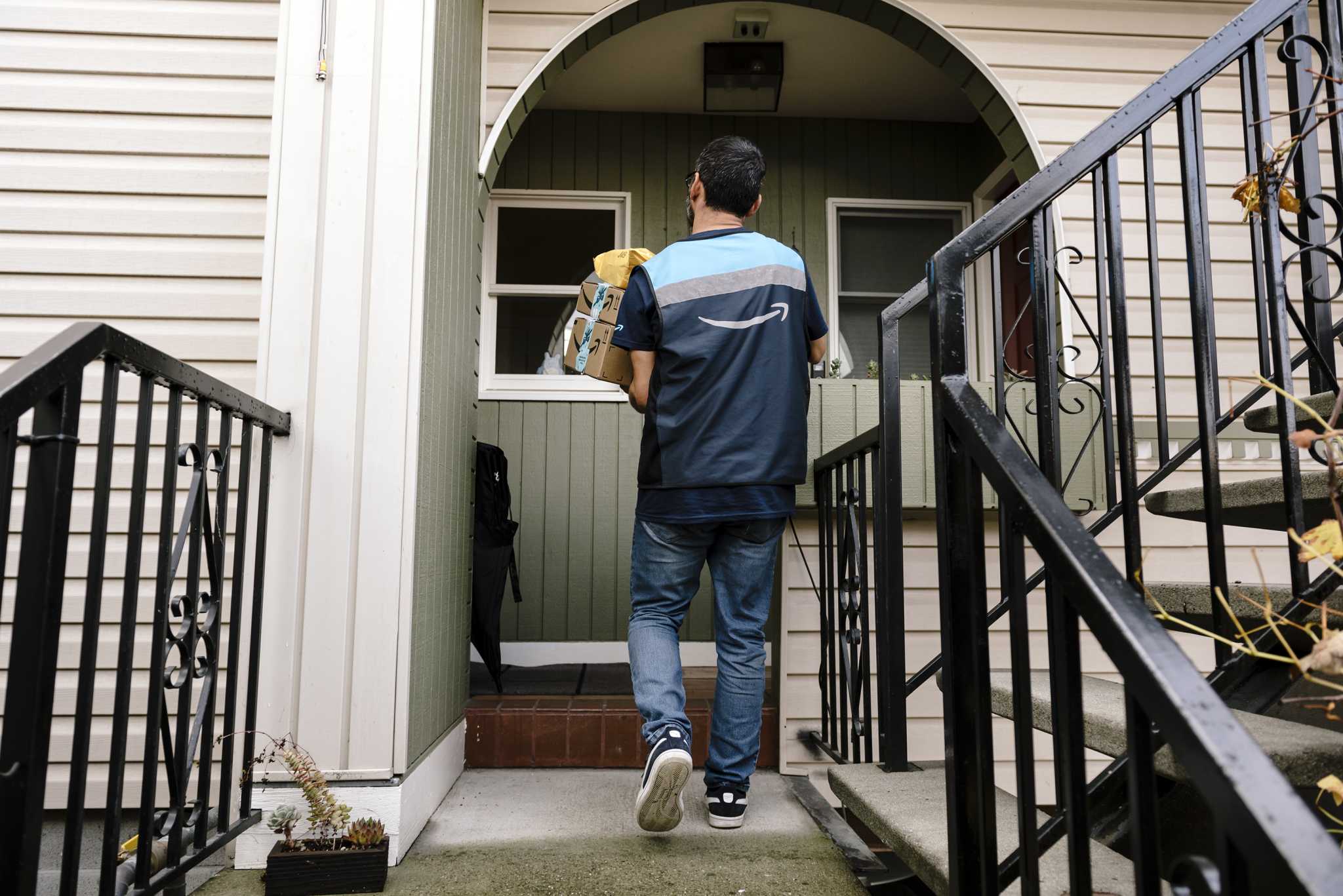 Burglars posing as Amazon delivery workers target Oakland homes