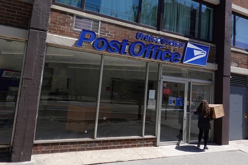 Trump Explores Privatization of USPS