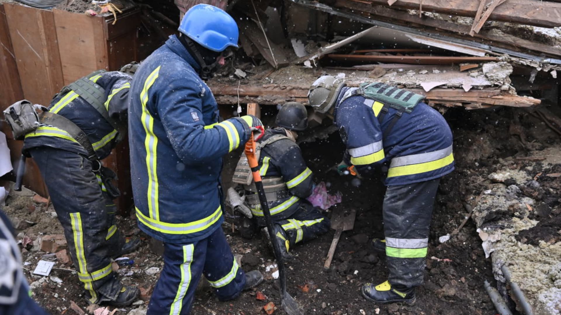 "Russia Unleashes Massive Missile and Drone Attacks, Ukraine Air Force Shoots Down 21 Drones"