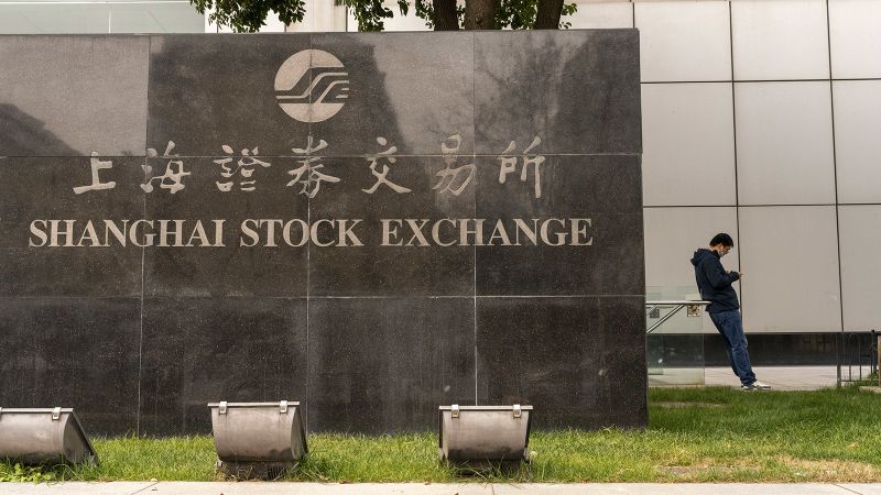 "Chinese Investors Flock to US Embassy's Social Media to Air Grievances Over Plummeting Stock Market"