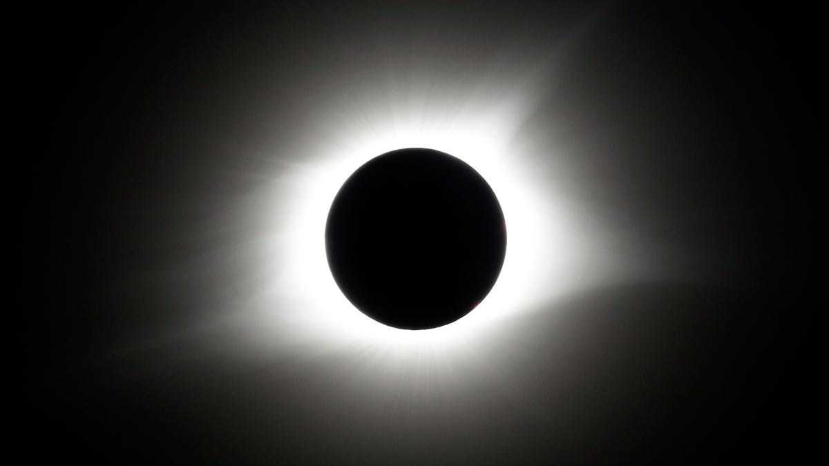 Featured image for "2024 Total Solar Eclipse: Best Viewing Locations and Activities"