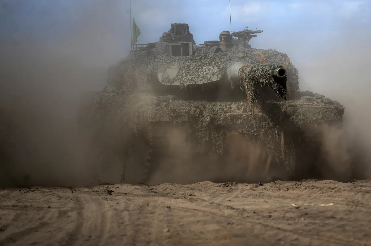 "Tank battles and bizarre vehicles: Latest updates on Russia-Ukraine conflict"