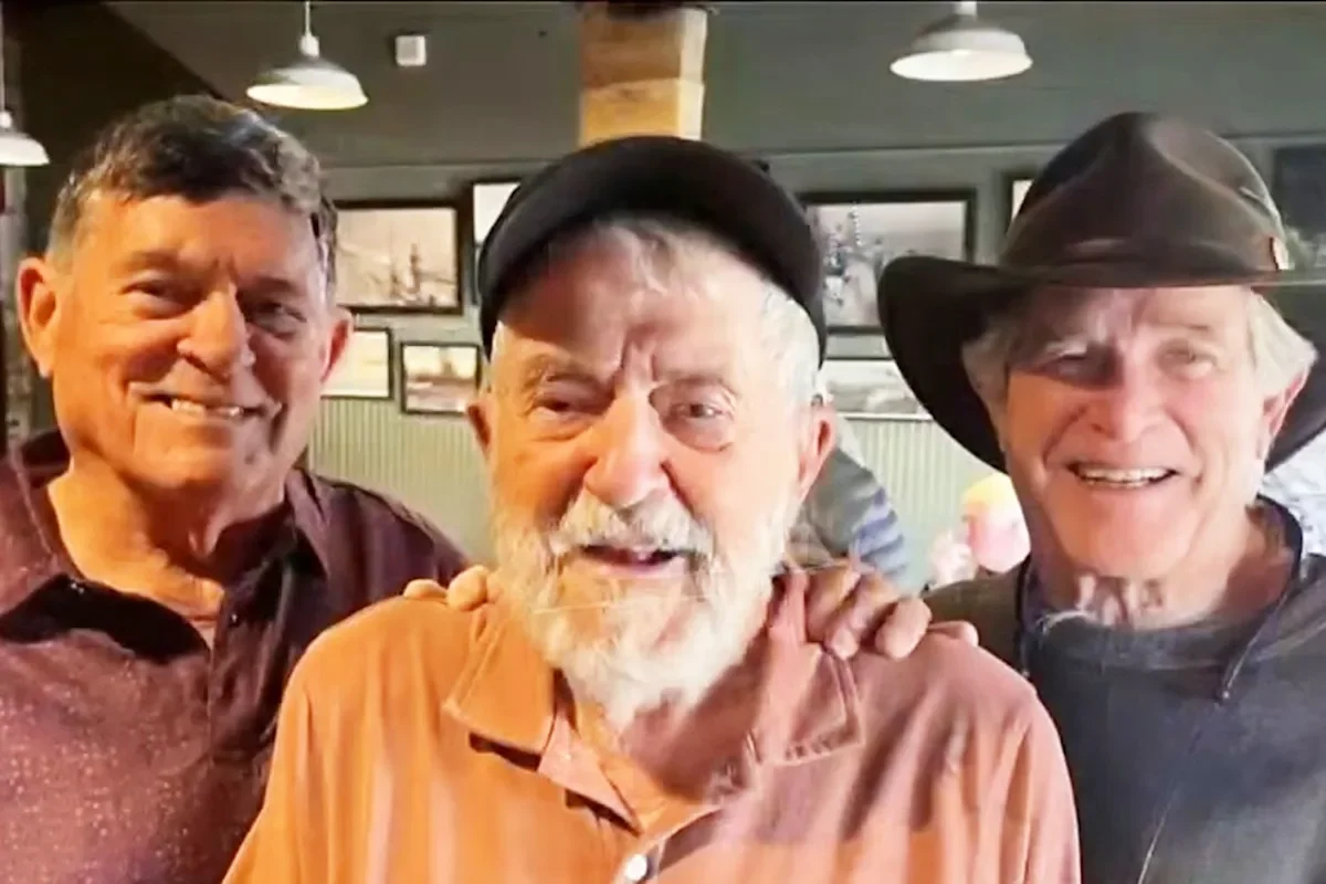 Alabama Father and Son Make Oyster-House History on 80th Birthday