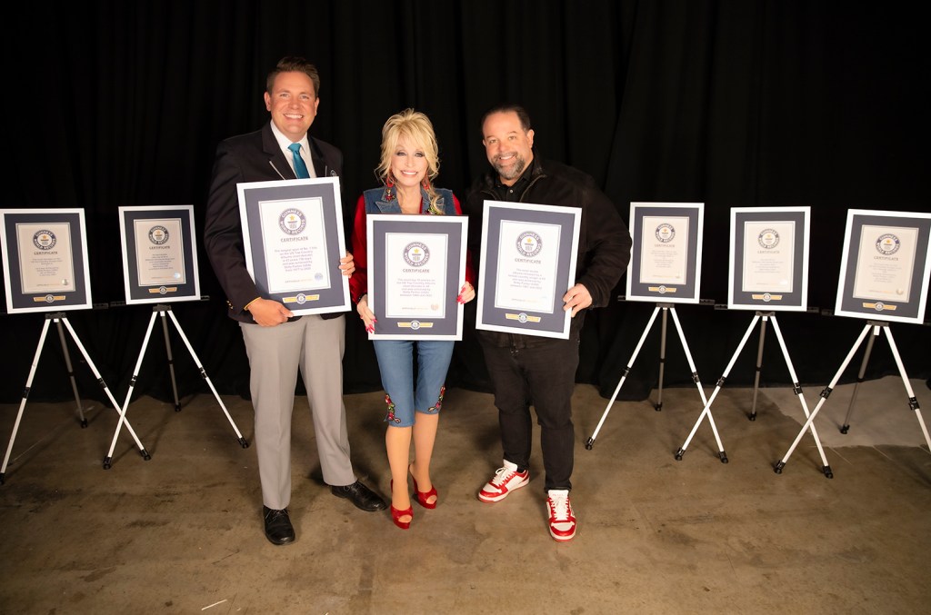 Dolly Parton Breaks Guinness World Records