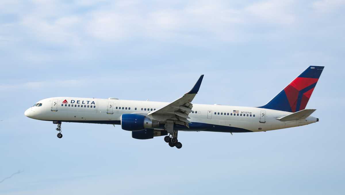Delta Flight Diverts to RSW After Lithium Battery Fire