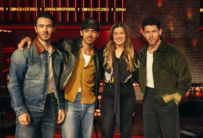 Featured image for Kelly Clarkson's 'Songs & Stories' Premieres with Weekly Episodes and Performances