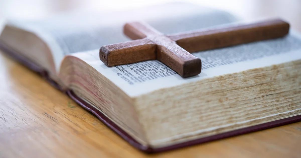 Featured image for Utah District Bans Bible from Elementary and Middle School Libraries.