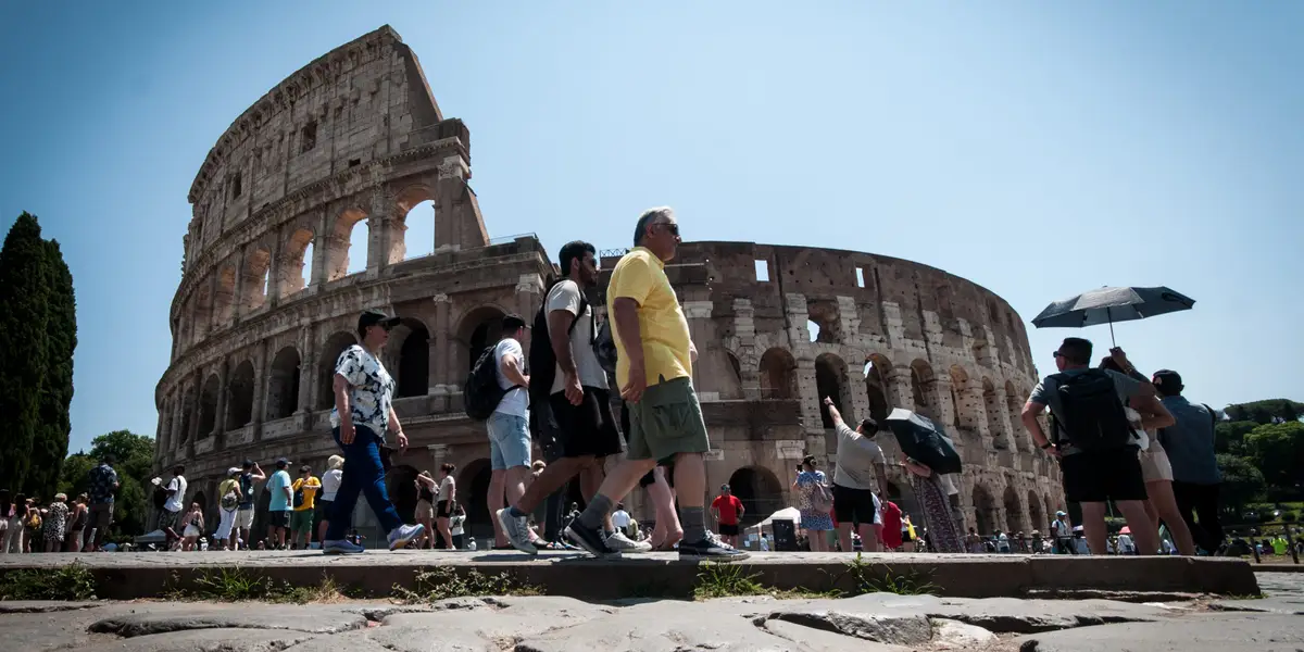 Featured image for Teenage Tourist Vandalizes Italy's Colosseum, Investigation Underway
