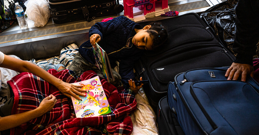 Featured image for Chicago Faces Challenges with Influx of Migrants as Title 42 Ends.