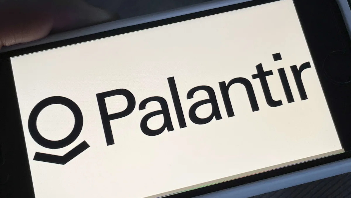 Featured image for "Palantir Faces Analyst Skepticism Amid AI Hype and Market Fluctuations"