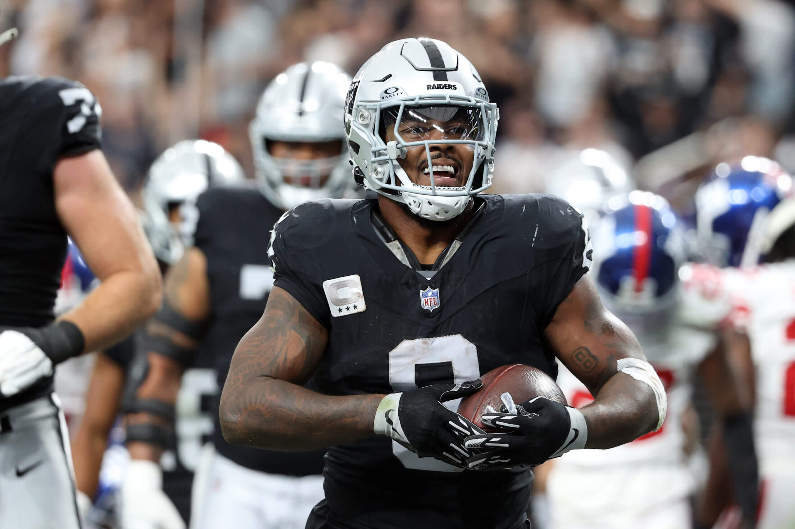 Featured image for "Packers' Expectations for New No. 1 Back Josh Jacobs and His Impact on the Team"