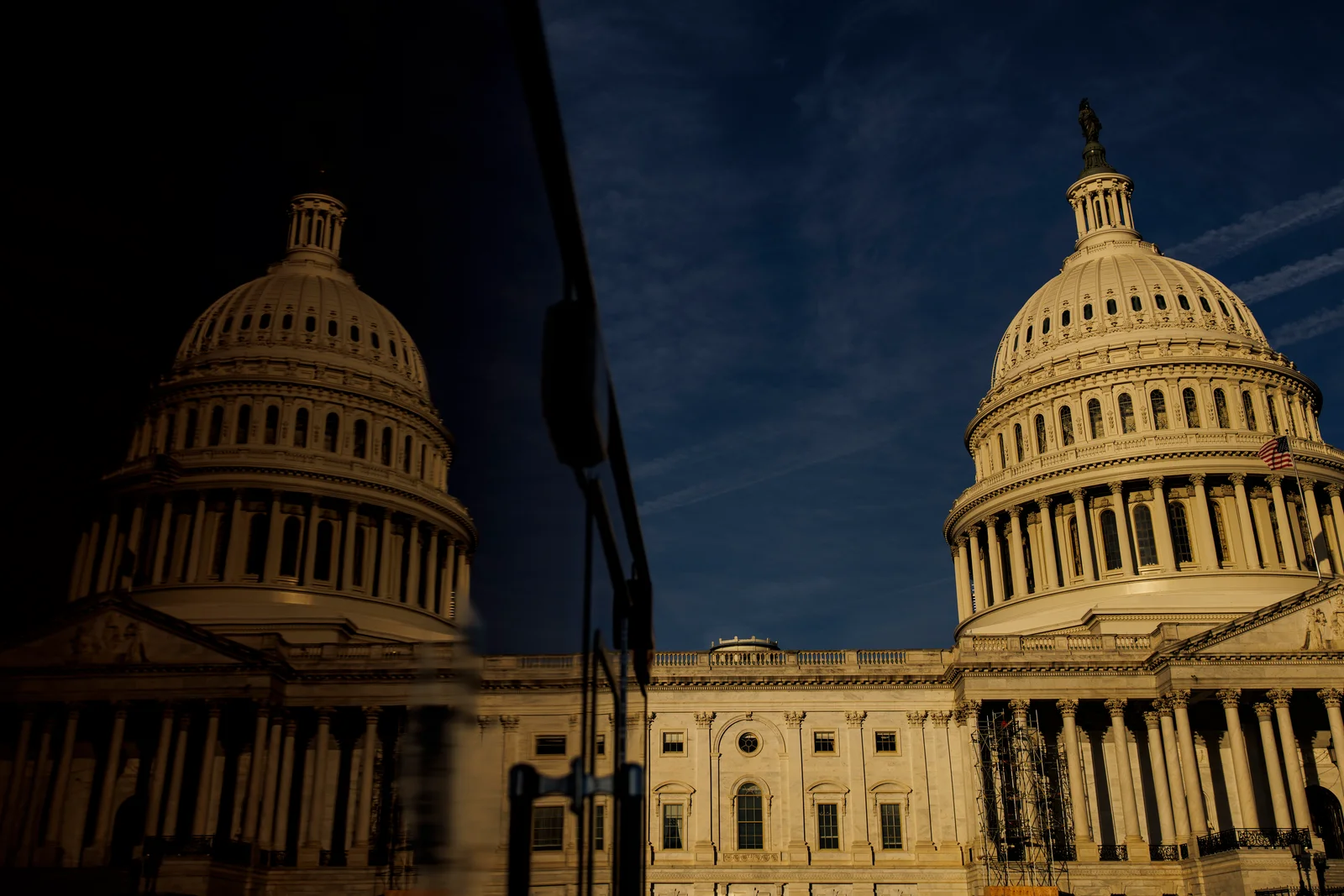 Senate seeks bipartisan solution to debt crisis amidst political divide.