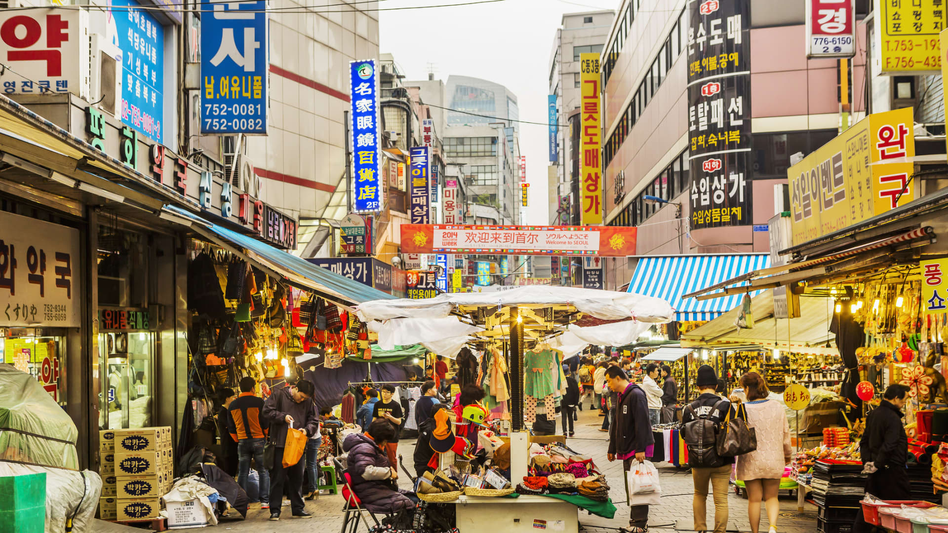 Featured image for Global Markets Rise Amid US-China Trade Talk Optimism