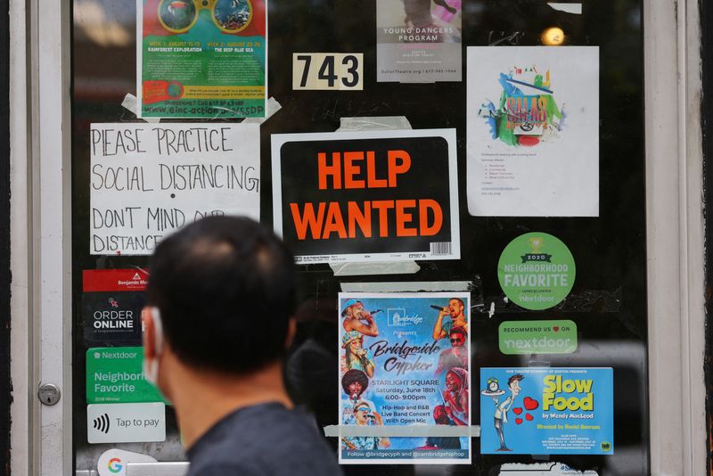 US Labor Market Cools as Job Openings Rise, Layoffs Remain Low