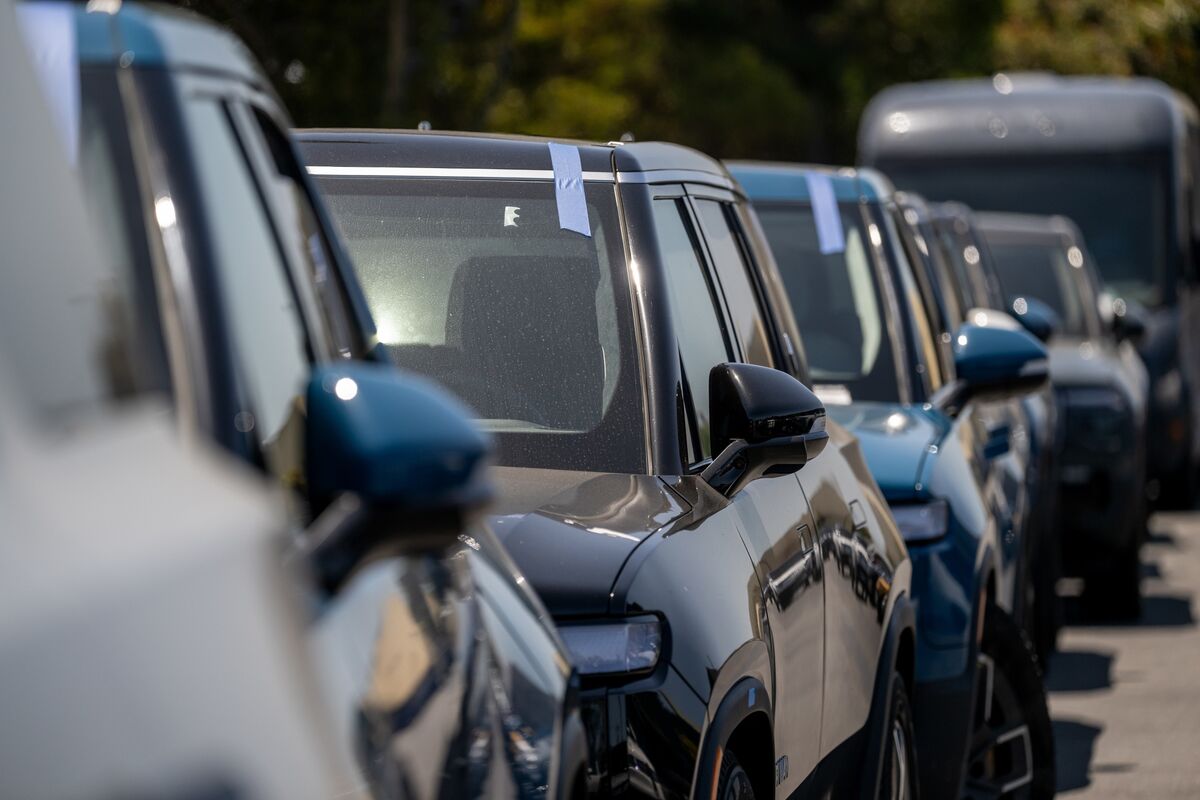 Featured image for US Car Prices Surpass $50,000 Amid EV Boom and Rising Delinquencies