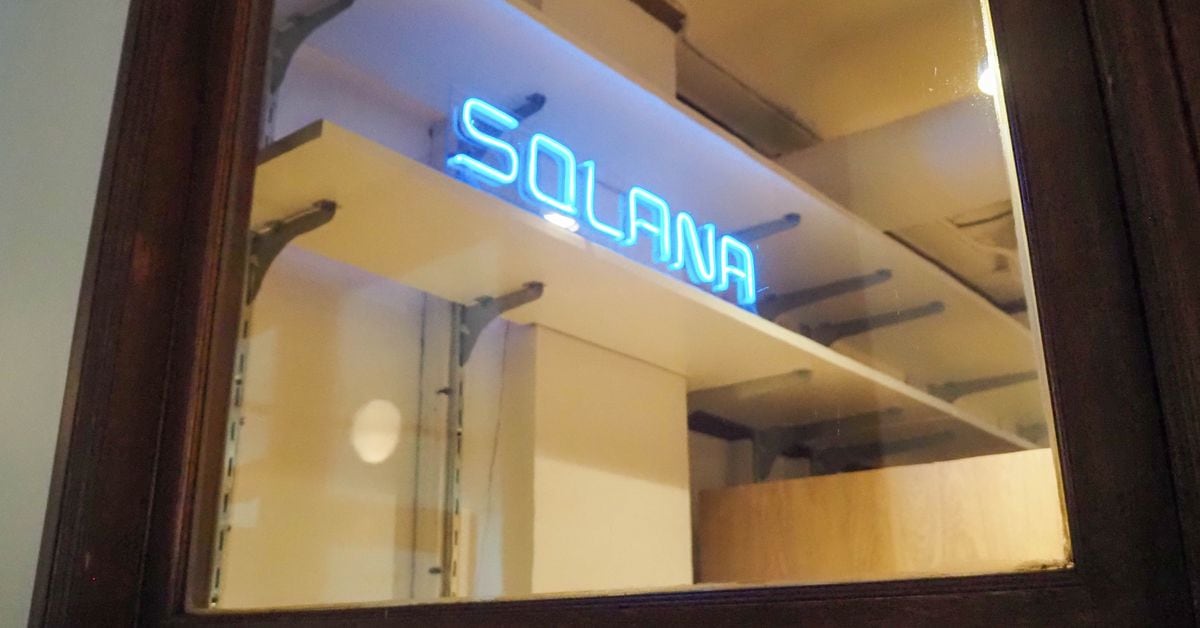 Featured image for Solana Surges Past $200 Amid Meme Coin Frenzy