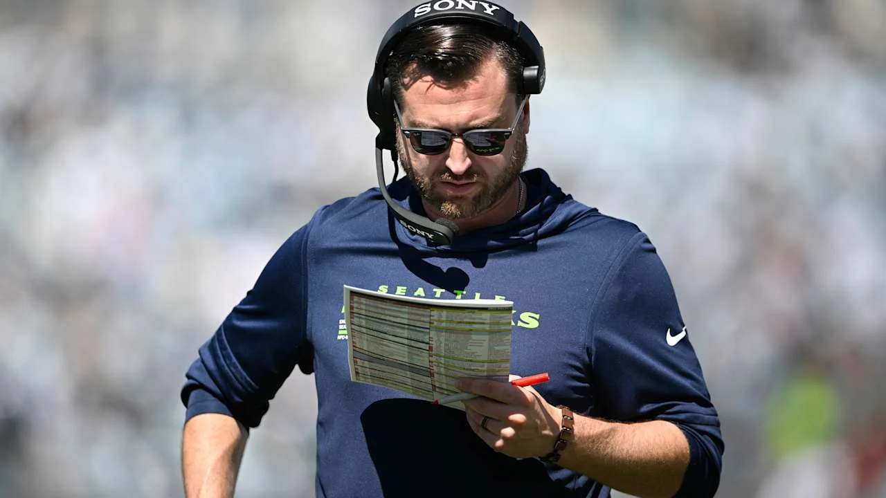 Raiders tap Seahawks QB coach Janocko to run the offense