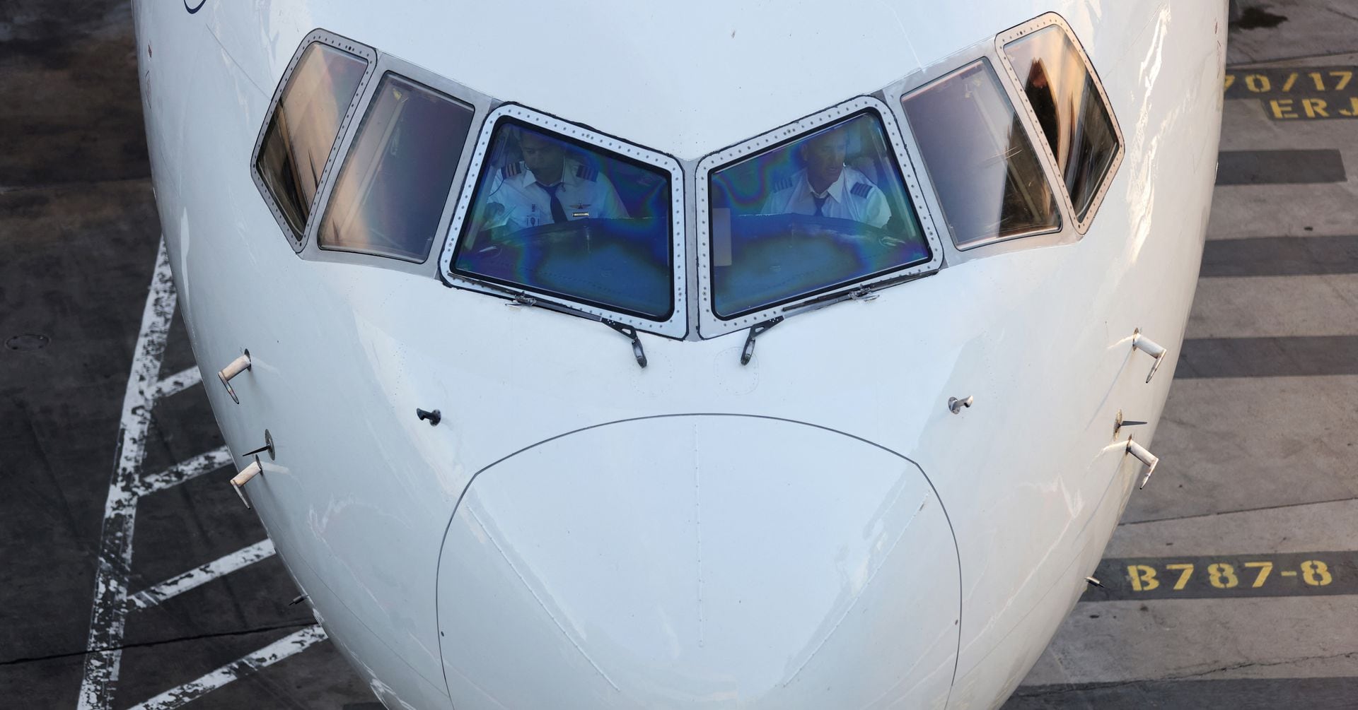 Featured image for "FAA Urges Congress to Avoid Raising Pilot Retirement Age Amid Union Dispute"