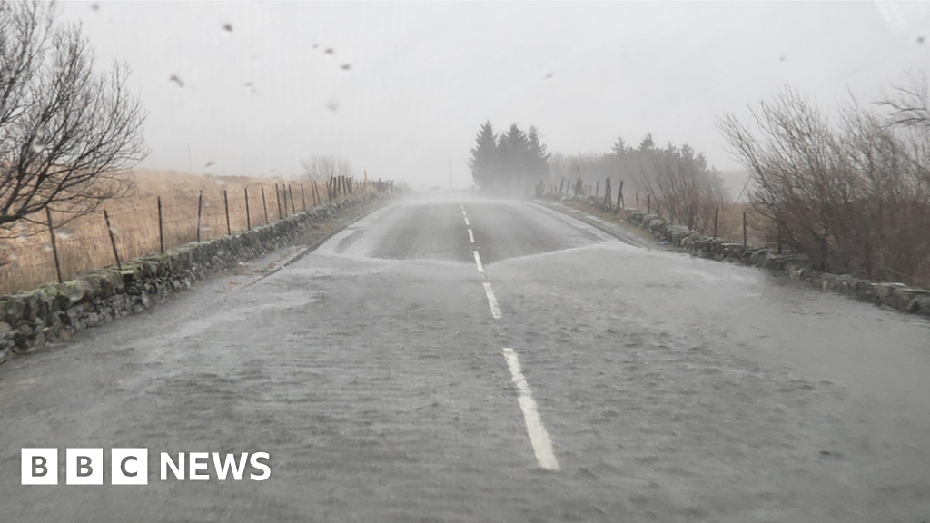 Featured image for "Storm Isha: 90mph Winds Cause Chaos in UK and Ireland"