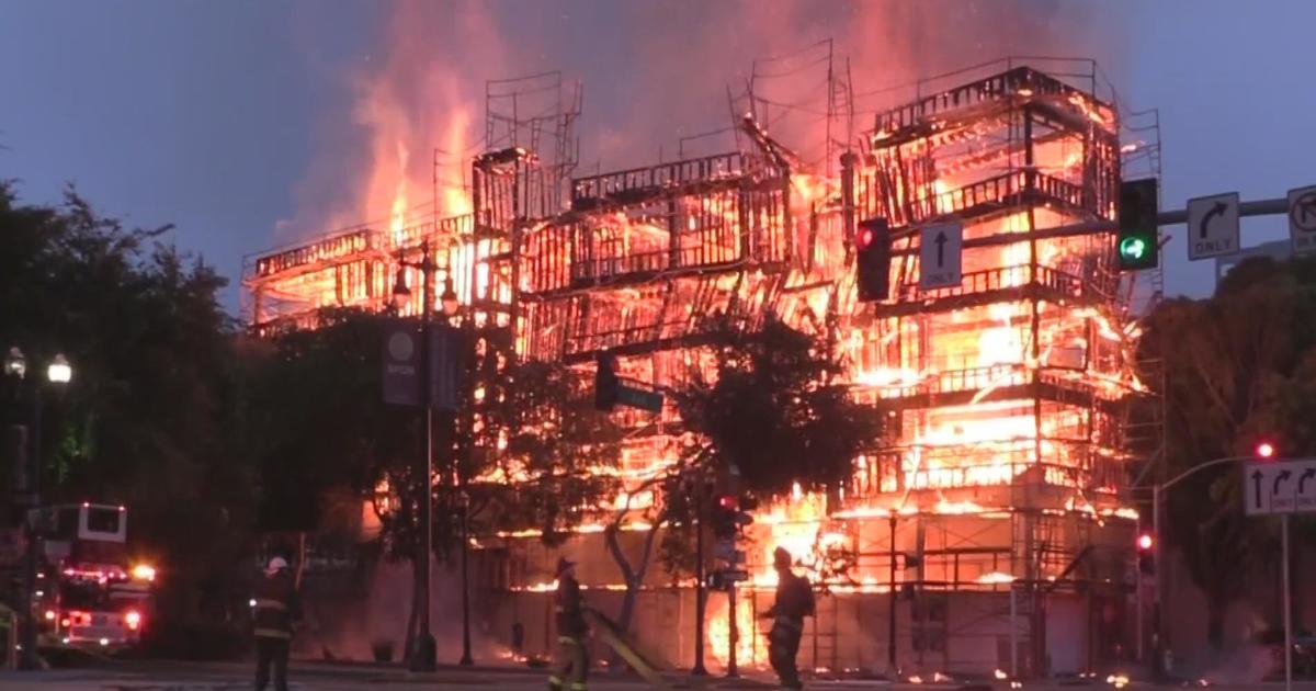 Massive 4-alarm fire engulfs construction site in San Francisco's Hayes Valley