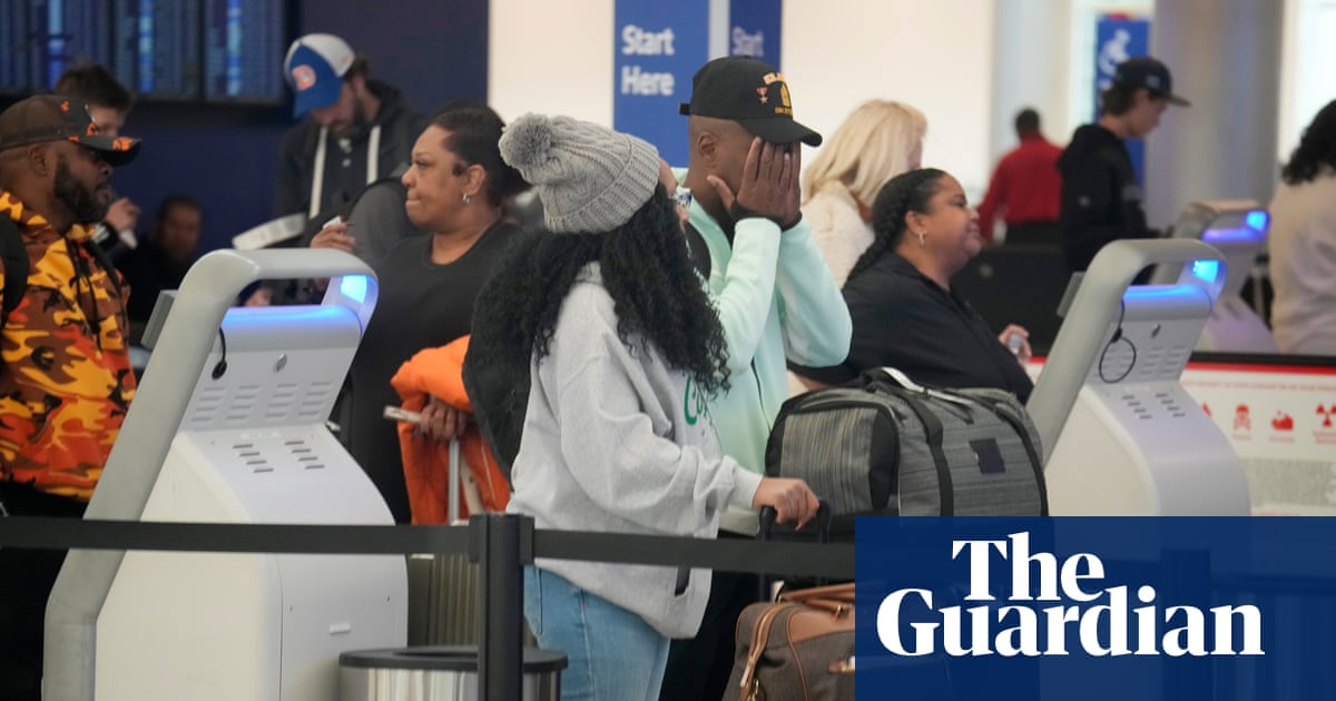 Featured image for Thanksgiving Travel Plans in US Disrupted by Severe Storms