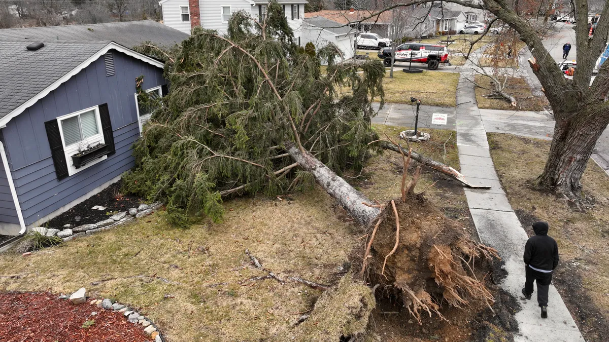Featured image for Midwest Hit by Multiple Tornadoes in Overnight Storms