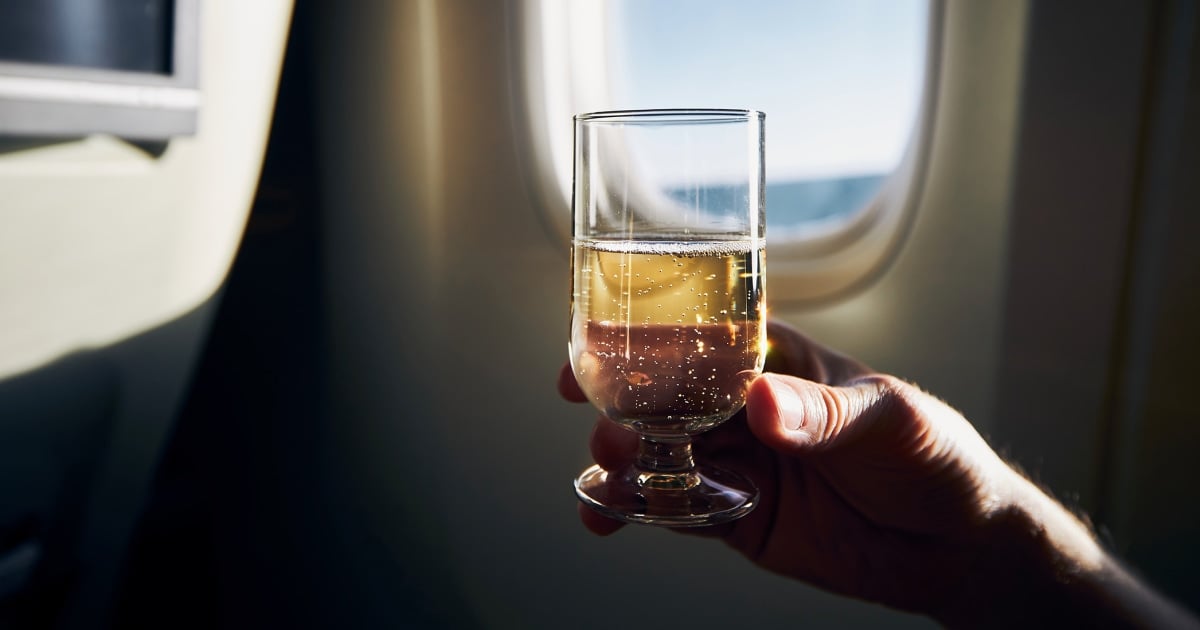 Featured image for In-Flight Alcohol and Napping Linked to Heart Risks, Study Finds