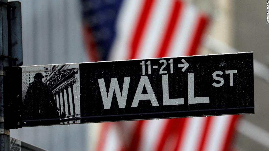 "Wall Street on Edge: Anticipation Builds for Crucial Fed Interest Rate Announcement"