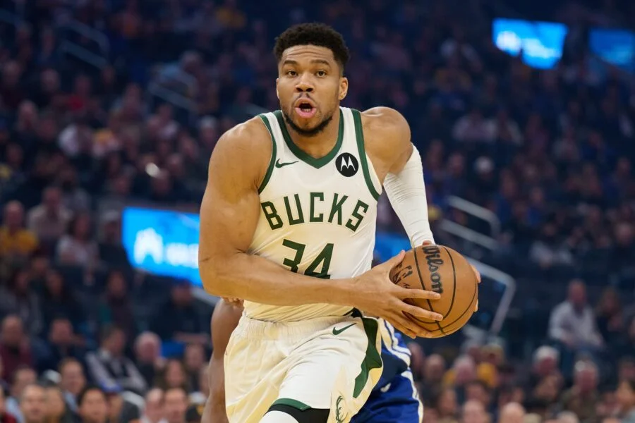 Giannis Trade Clock Ticks as Wolves, Warriors Lead Bucks Rumors
