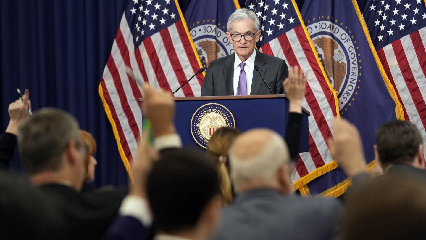 "Uncertainty Looms Over Fed Rate Cut Timing Amid Strong US Economy"