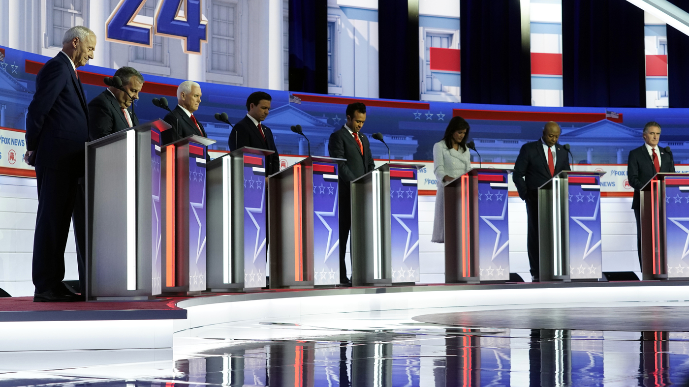 "Key Highlights: GOP Debate, Trump's Surrender, and Russia Plane Crash Mystery"