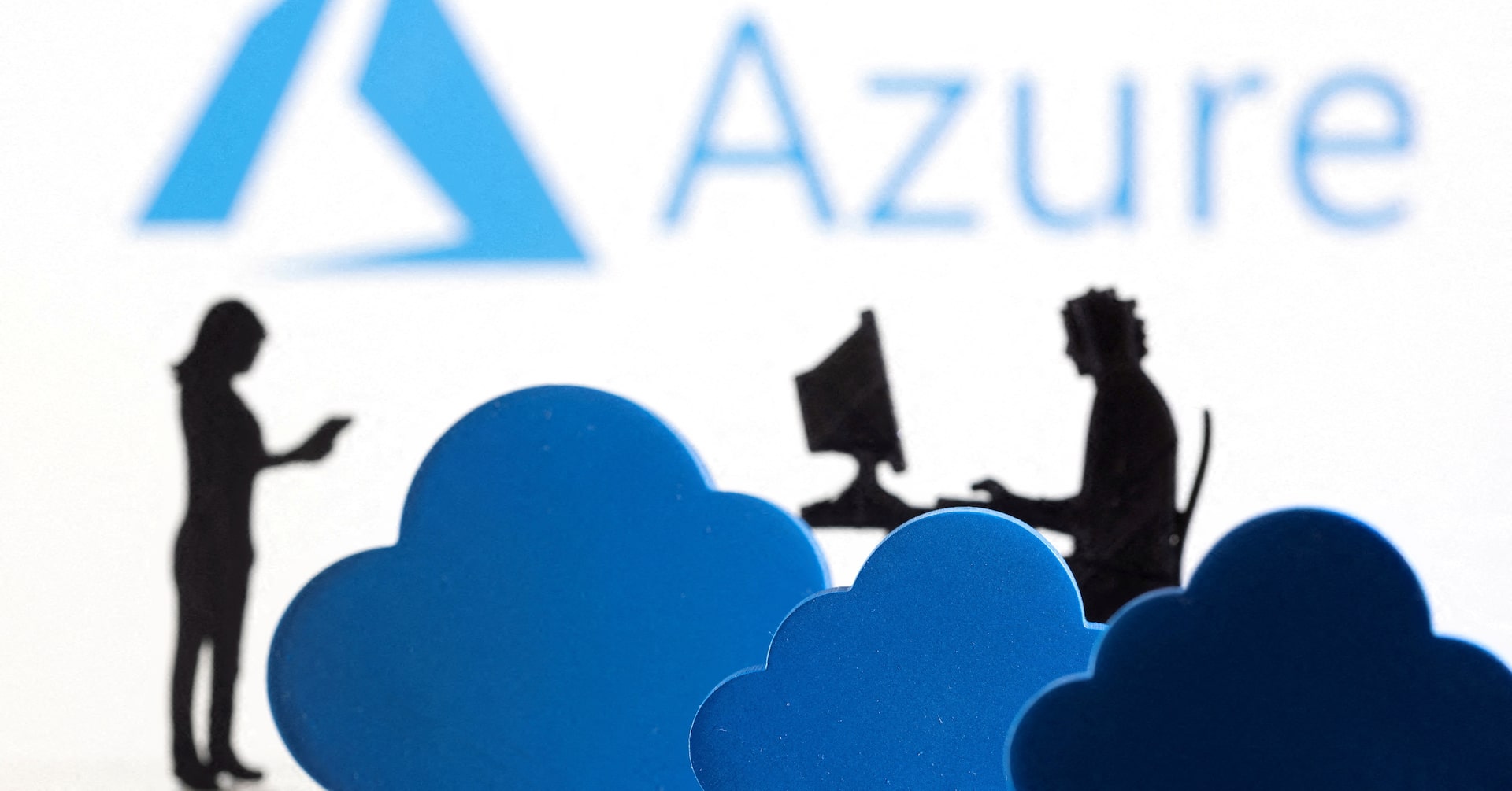 Microsoft to Cut Hundreds of Jobs in Azure Cloud Unit