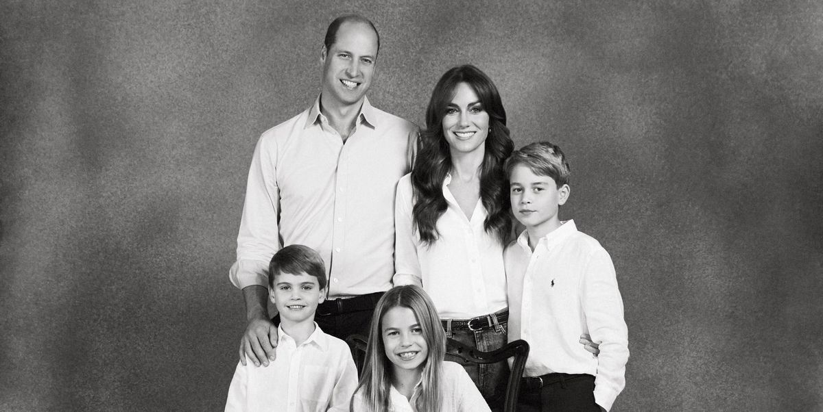 "Royal Family Unveils Stunning Christmas Card Photo"