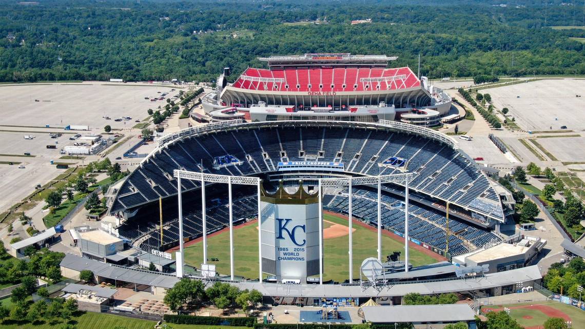 Featured image for Kansas extends deadline for Chiefs and Royals stadium deal