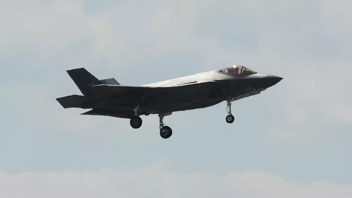 Featured image for UK F-35 Fighter Jet Leaves India After Five Weeks of Grounding