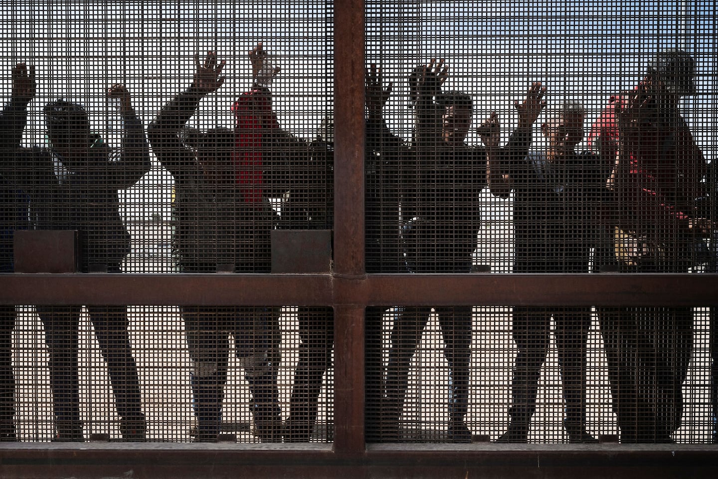 "Texas Immigration Law Sparks Fear and Confusion as Mexico Vows to Fight Deportations"
