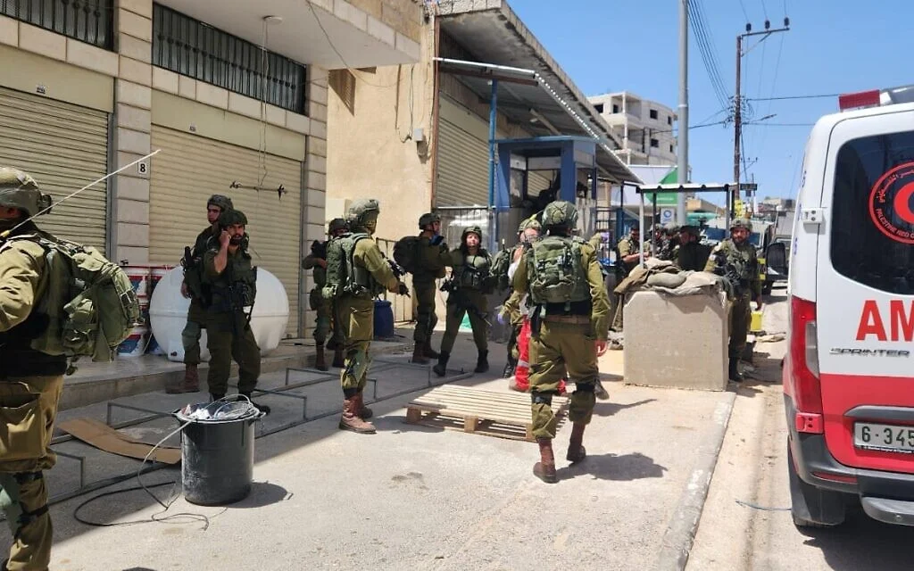 Two Dead in Separate West Bank Stabbing Attacks