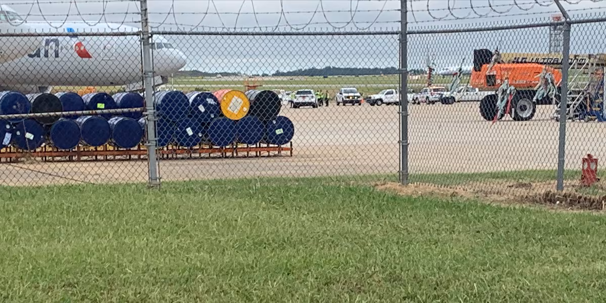 Featured image for Stowaway Found Dead in American Airlines Landing Gear at Charlotte Airport