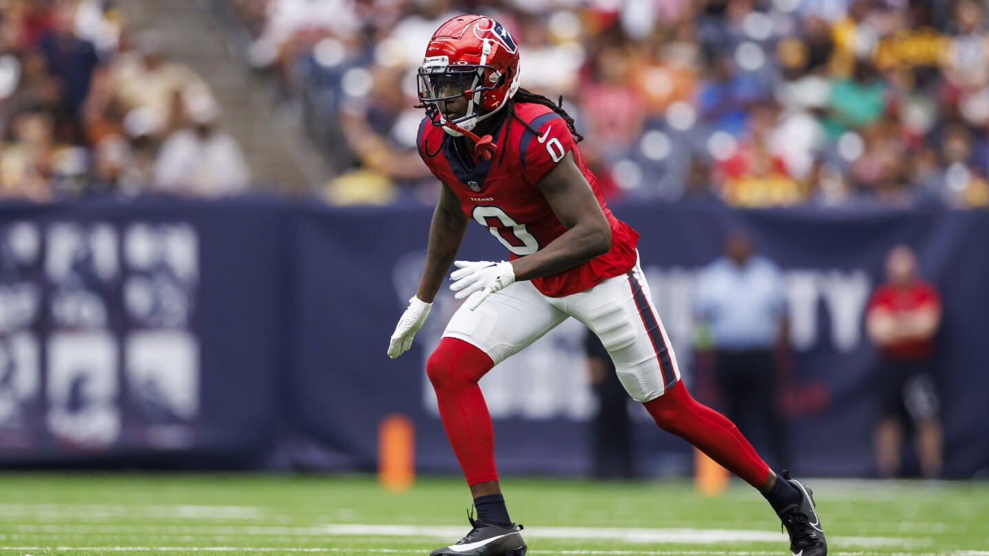 Featured image for "Vikings Secure Shaquill Griffin on One-Year Deal"