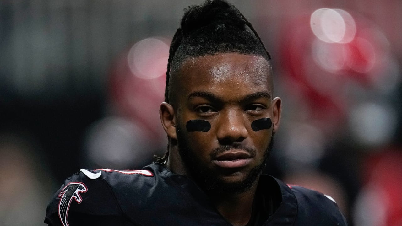 "Bijan Robinson Aims for 2,000 Rushing Yards in Year 2 with Falcons"