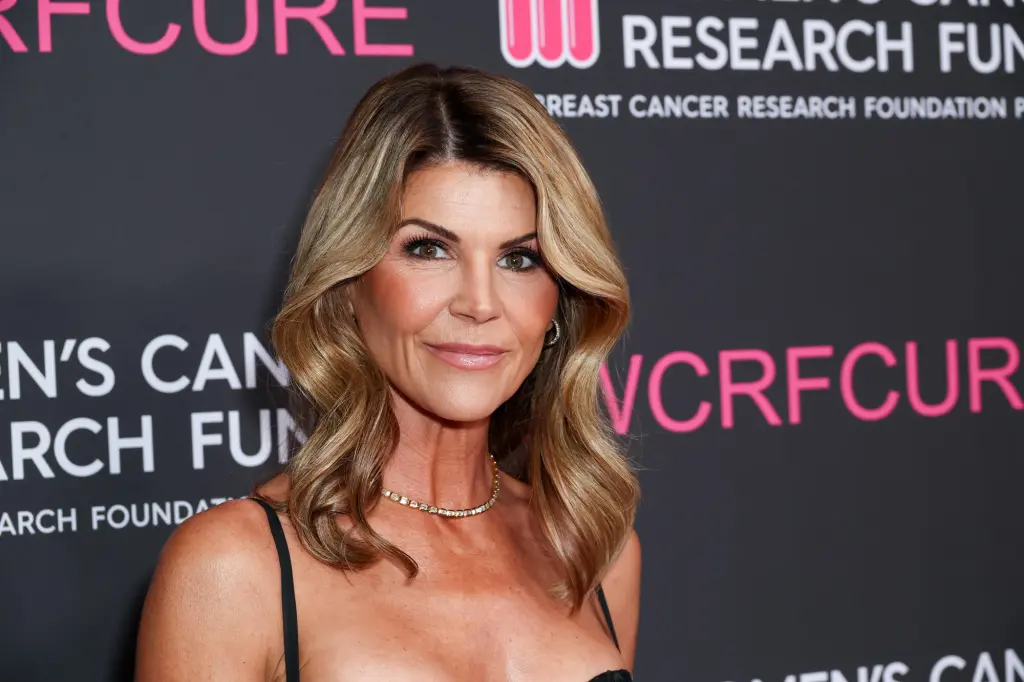 Featured image for Lori Loughlin and Mossimo Giannulli Split After 28 Years Over Incriminating Texts