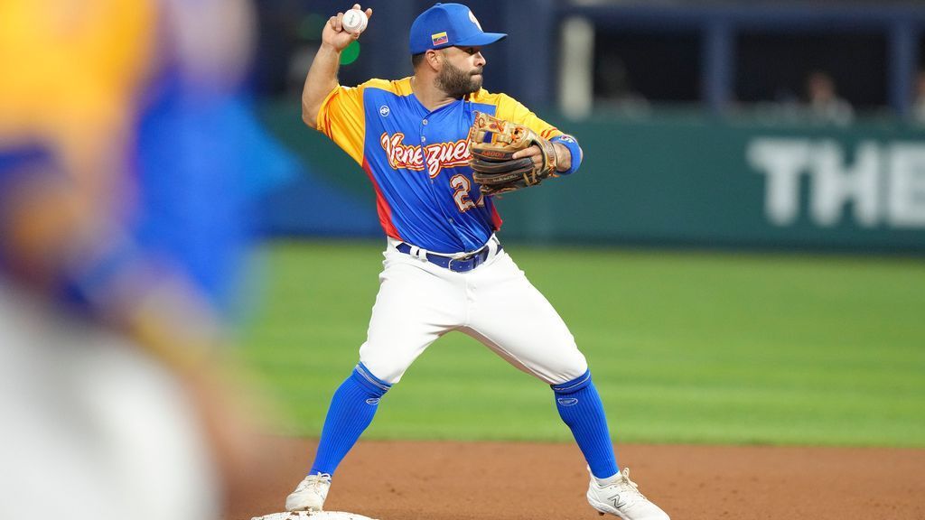 Jose Altuve Injured in World Baseball Classic Game.
