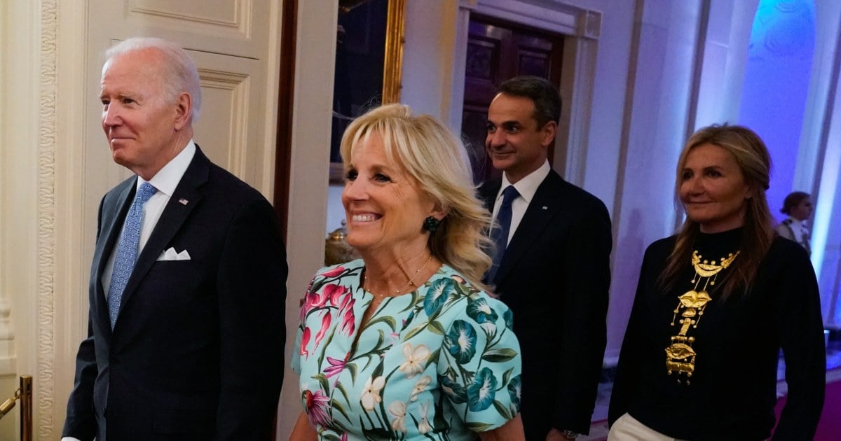 Featured image for Bidens' 2023 Tax Returns: $620,000 Income and Contrasts with Trump