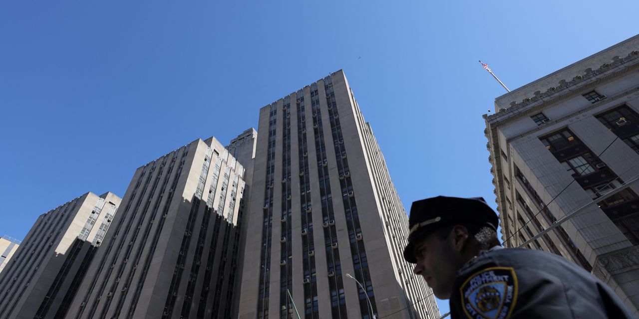 Trump Grand Jury Reconvenes Amid Heightened Security and Expectations.
