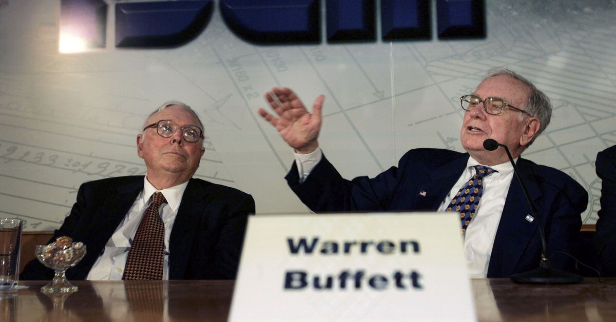 Warren Buffett's Views on Bitcoin, Banks, Economy, and Politics
